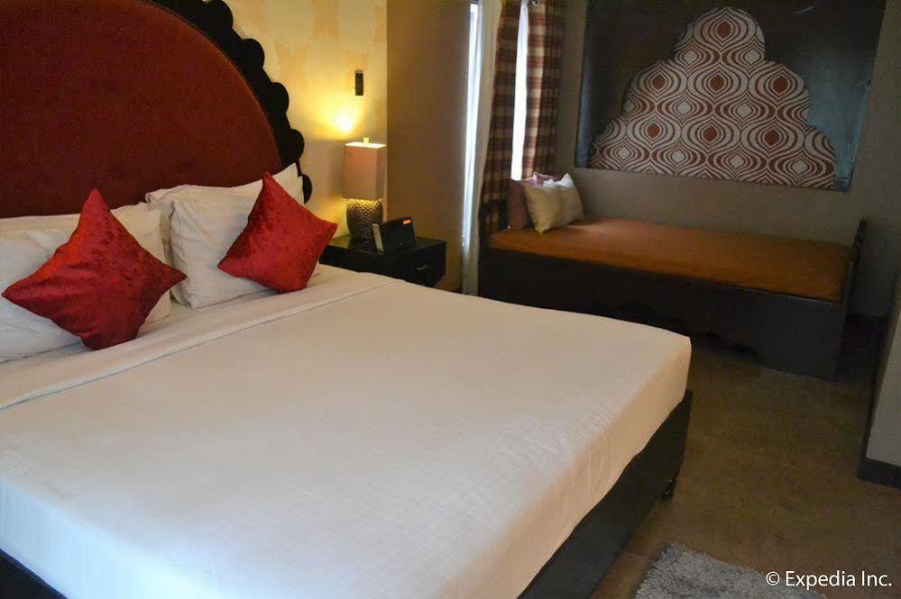 The Theodore Hotel Tagaytay City Exterior photo